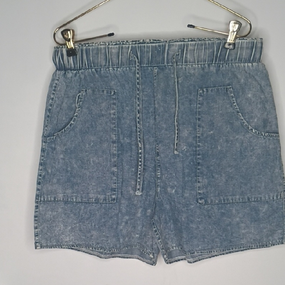 Mixed Stack of Folded Pants and Jeans - White, Purple, Light Blue, Black - Picture 8 of 14